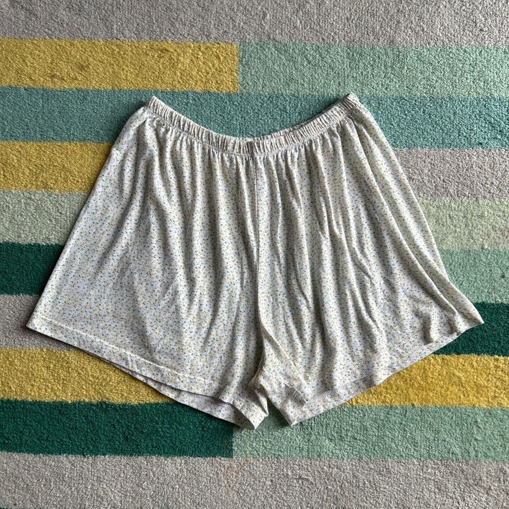 Splendid White Floral Patterned Shorts- Size Medium
